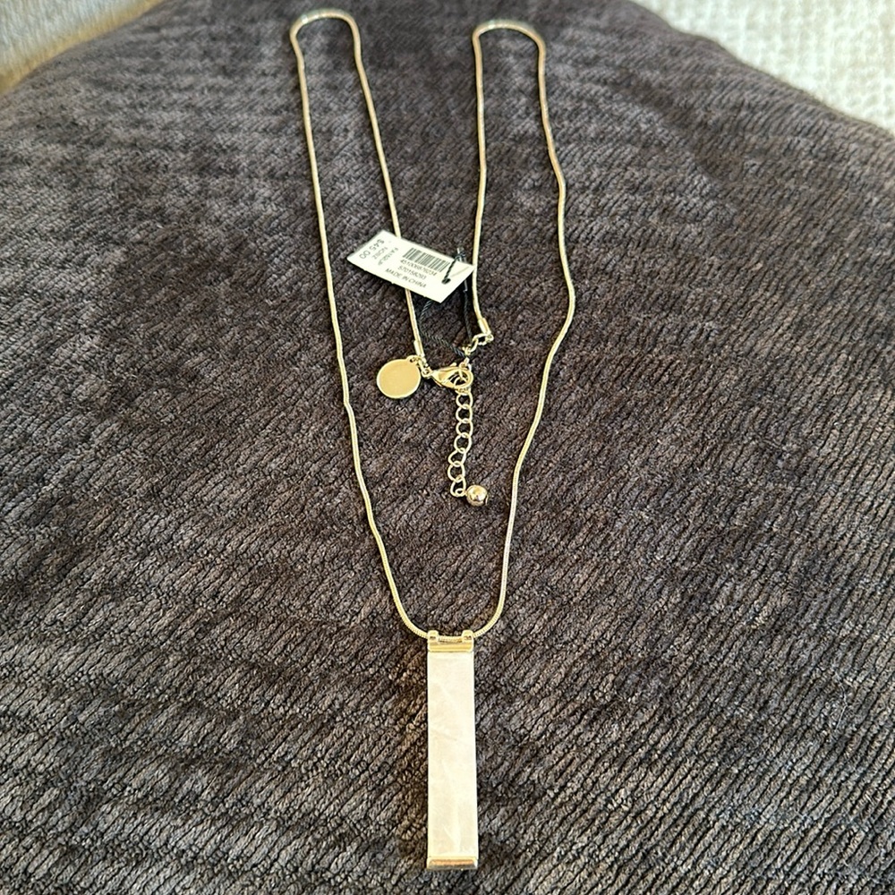 Long adjustable necklace with quartz like medallion and gold side